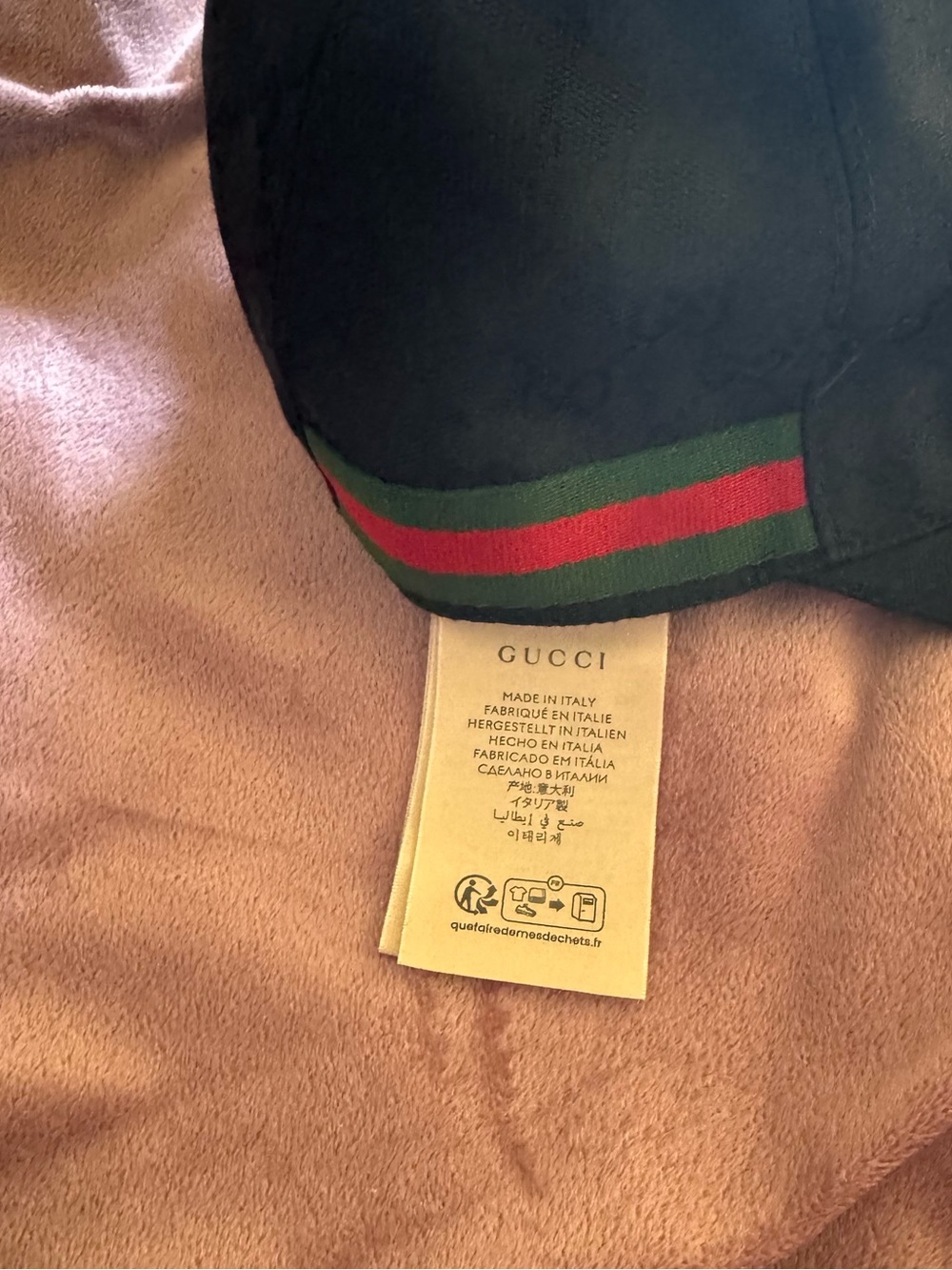 Gucci Black Cap with Green and Red Web Stripe Unisex - Picture 3 of 6